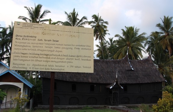 Rumah Adat Kampai Nan Panjang terletak di Nagari Balimbing, Kecamatan Rambatan, Kabupaten Tanah Datar