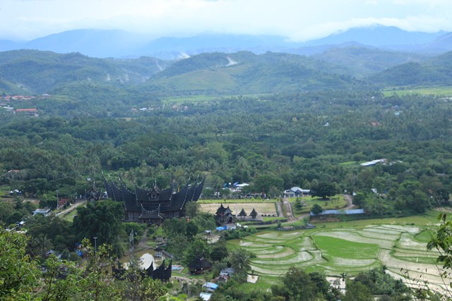 Pemandangan dari Bukit Bungsu yang berada di belakang Istana Pagaruyung