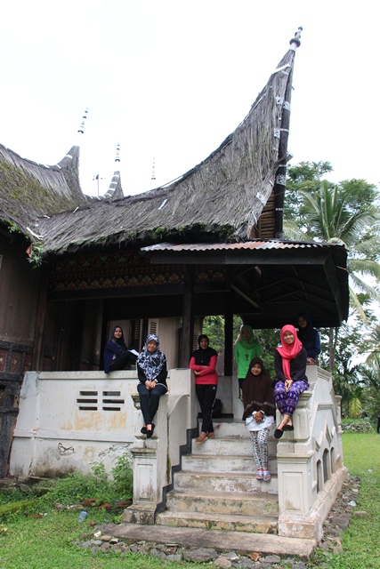 Rumah gadang ini sering didatangi oleh pengunjung baik domestik maupun mancanegara