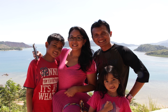 Foto keluarga di Bukit Mandeh