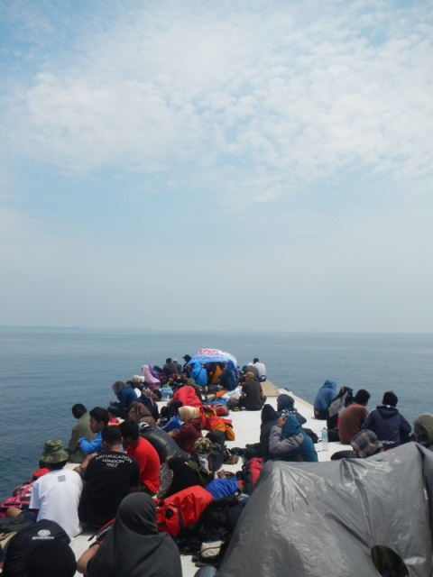 Begini keadaan kapal menuju Pulau Harapan, oleng dikit pada nyebur tuh
