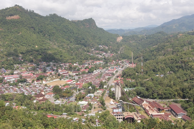 Kota Sawahlunto dilihat dari Puncak Cemara