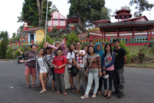 Mengunjungi Vihara Dewi Kwan Im 