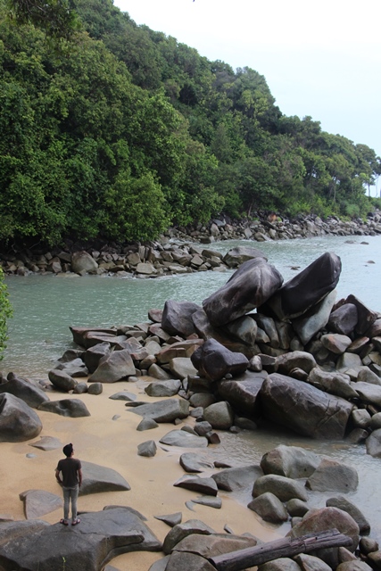 Ke Belitung (Lagi) : Hanya Bertiga di Pantai Bukit Batu 