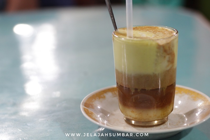 Nikmatnya Menyeruput Teh Telur Lima Tingkat Ala Warkop Mak