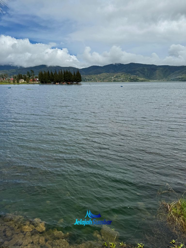 panorama danau diatas